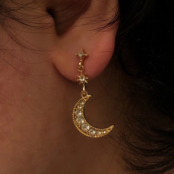 💎✨ Luna Gold Plated Earrings - Picture 5 of 6